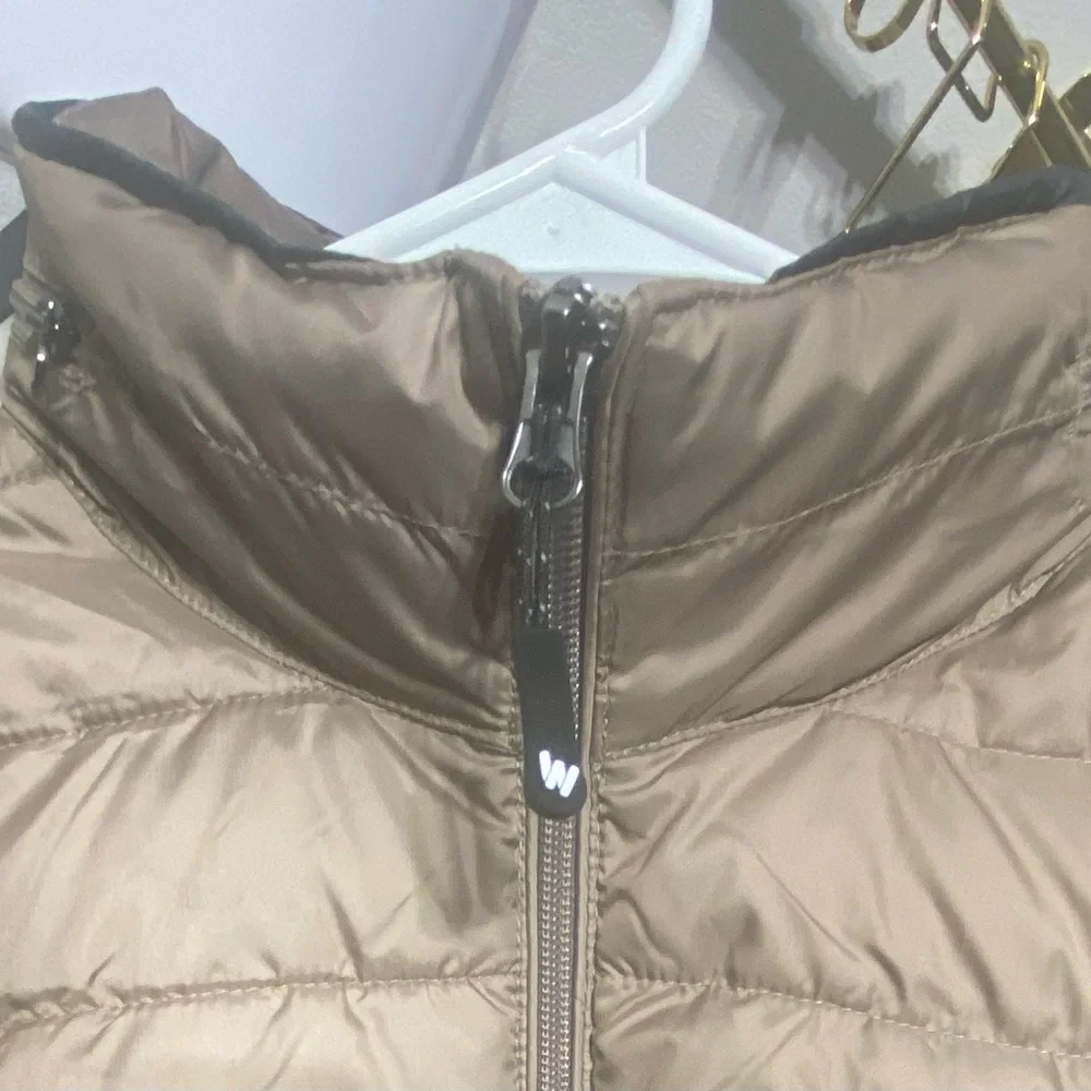 NWOT Hillsdale College Tan Packable Puffer Jacket - Picture 7 of 10